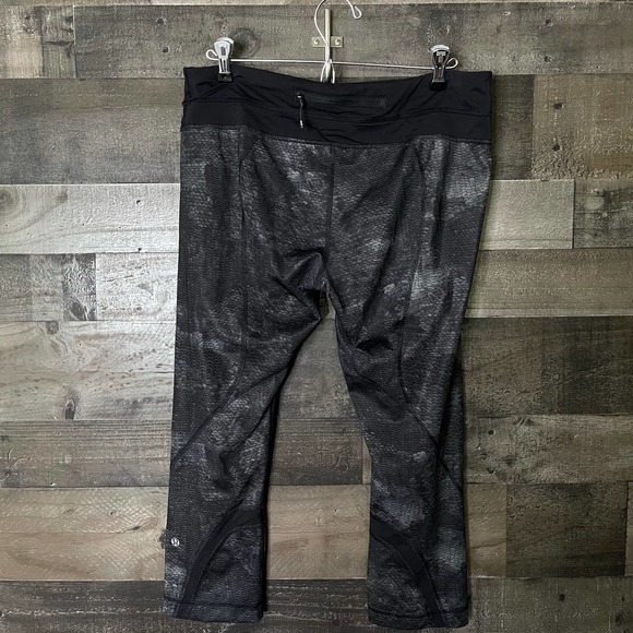 SOLD Rare Lululemon Inspire II Crop Luxtreme 10 - Picture 5 of 7